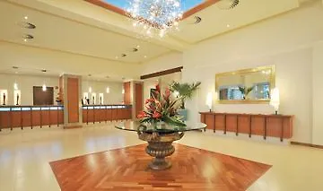 佩斯塔纳艾尔瓦艾特拉提克住宅海滩套房酒店